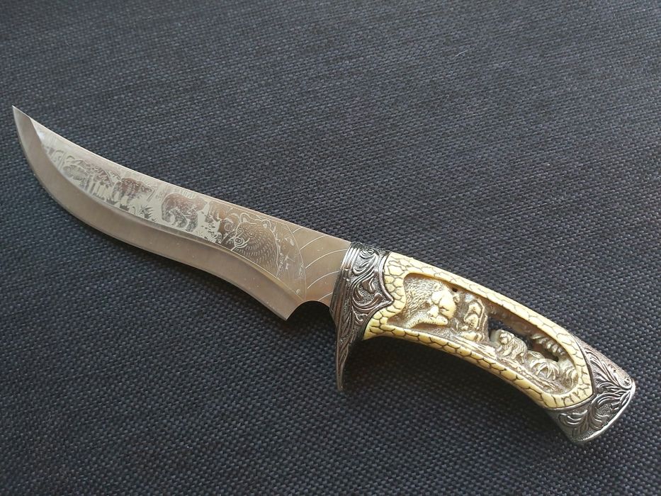 Колекционерски ловен нож с поставка-два модела