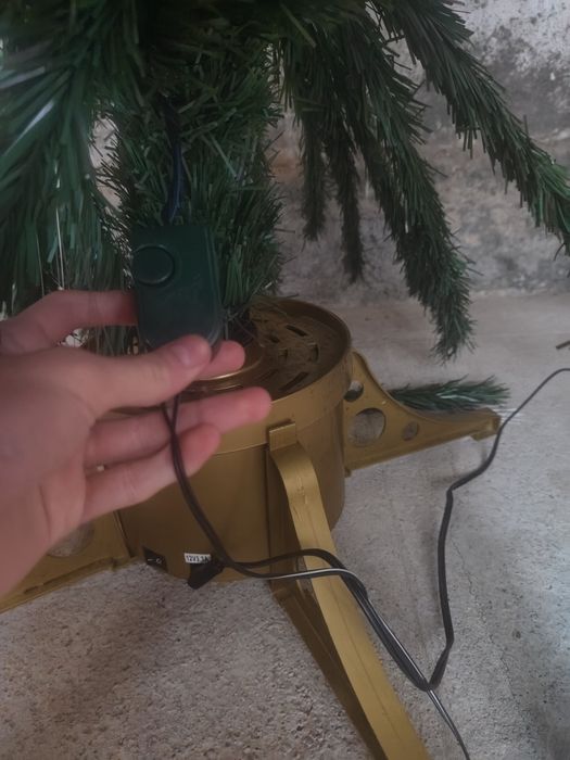 Продается ёлка срочно