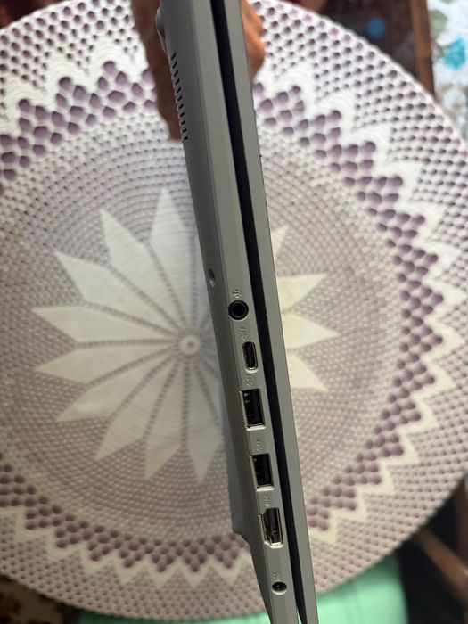 Продавам ASUS VivoBook X1505ZA – OLED дисплей