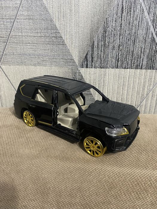 Продам металических игрушек