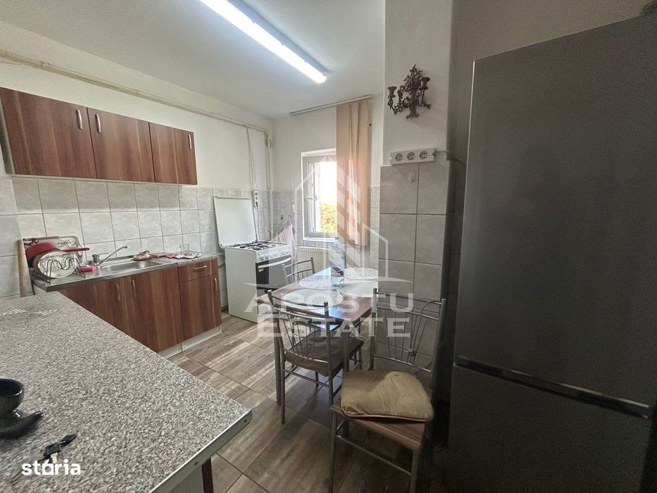 Apartament cu 2 camere de inchiriat, centrala proprie, zona Dambovita