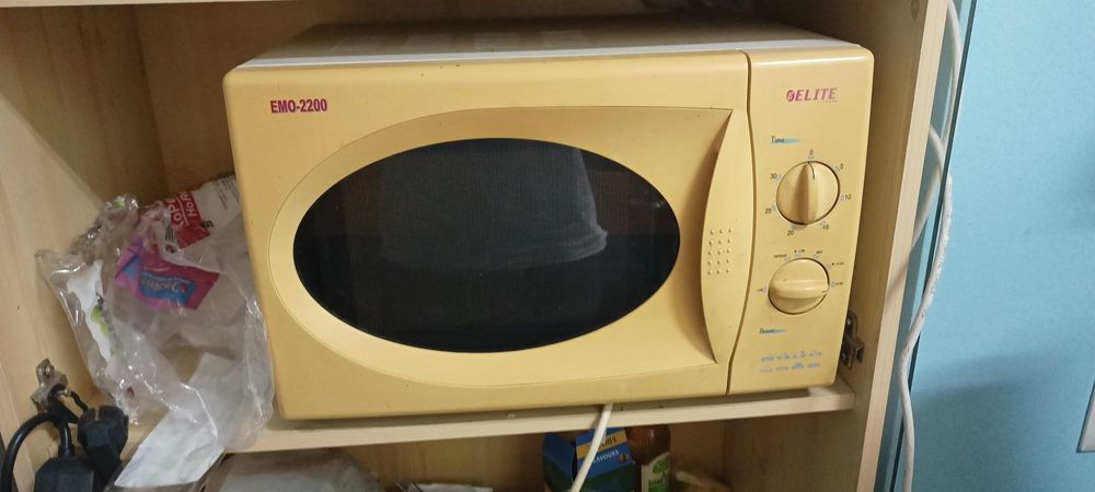 Микровълнова Елит Емо 2200. Работи перфектно.