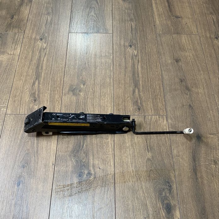 Домкрат БМВ, подходит для многих авто