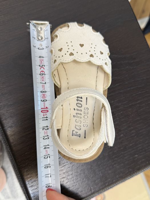 Сандали за момиченце