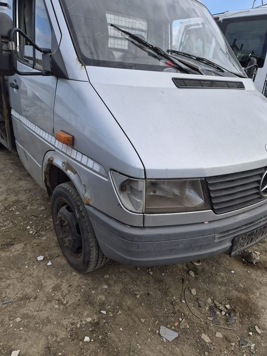 Far faruri stânga dreapta  Mercedes Sprinter 906 1997