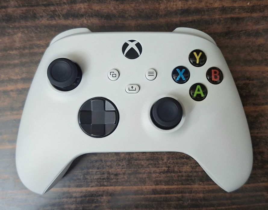 Pachet / Xbox Series X Digital Edition 1TB + Controller cu huse și baterie reîncărcabilă + Căști Xbox Series Wired + Genți transport + Cabluri