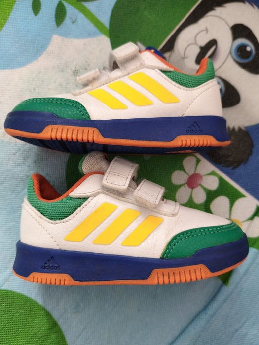 Маратонки Адидас номер 22