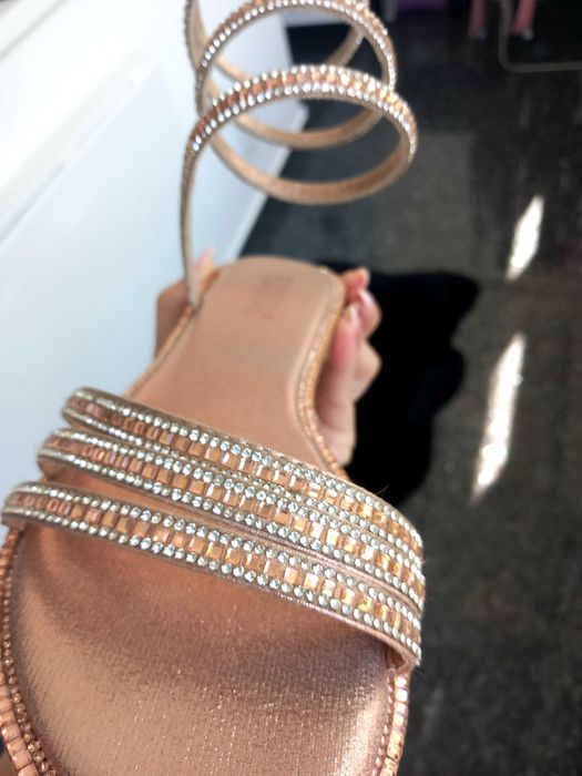 Sandale pe picior 39