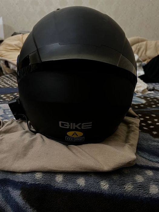 Продаеться мото шлем