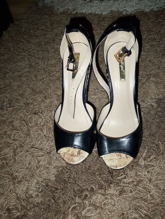 Черни дантелени сандали