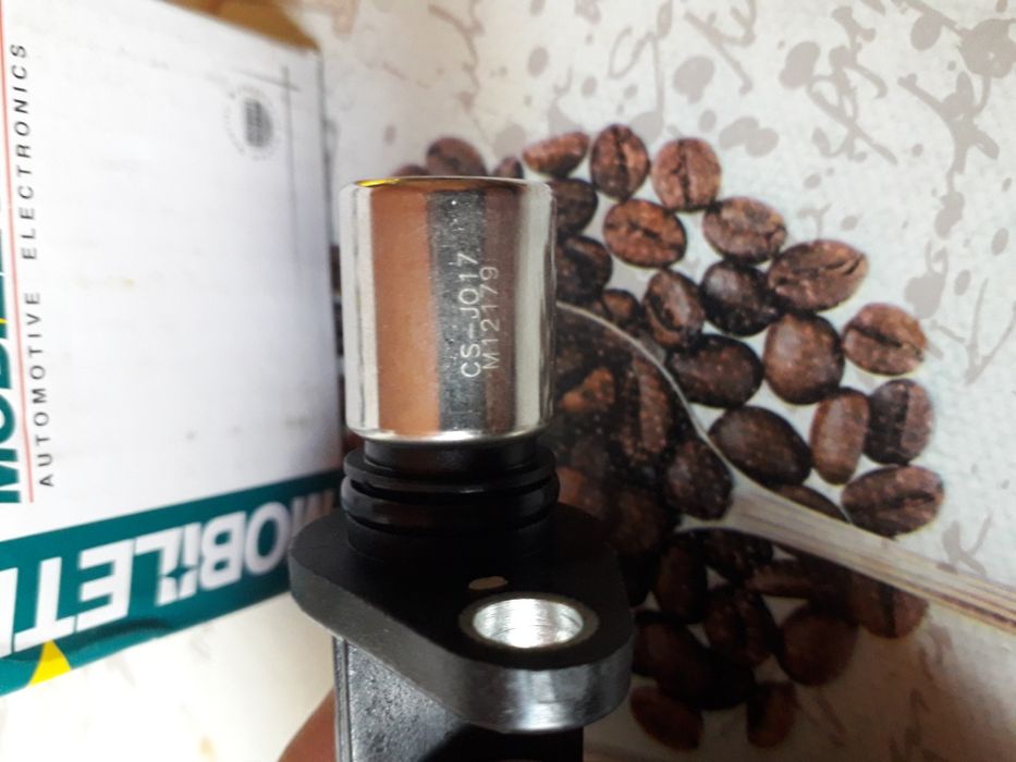 Датчик на распределителния  вал на тойота авенсис т25 нов