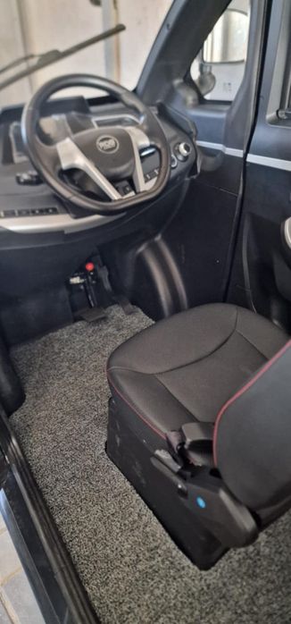 Vănd mașinuța electrică