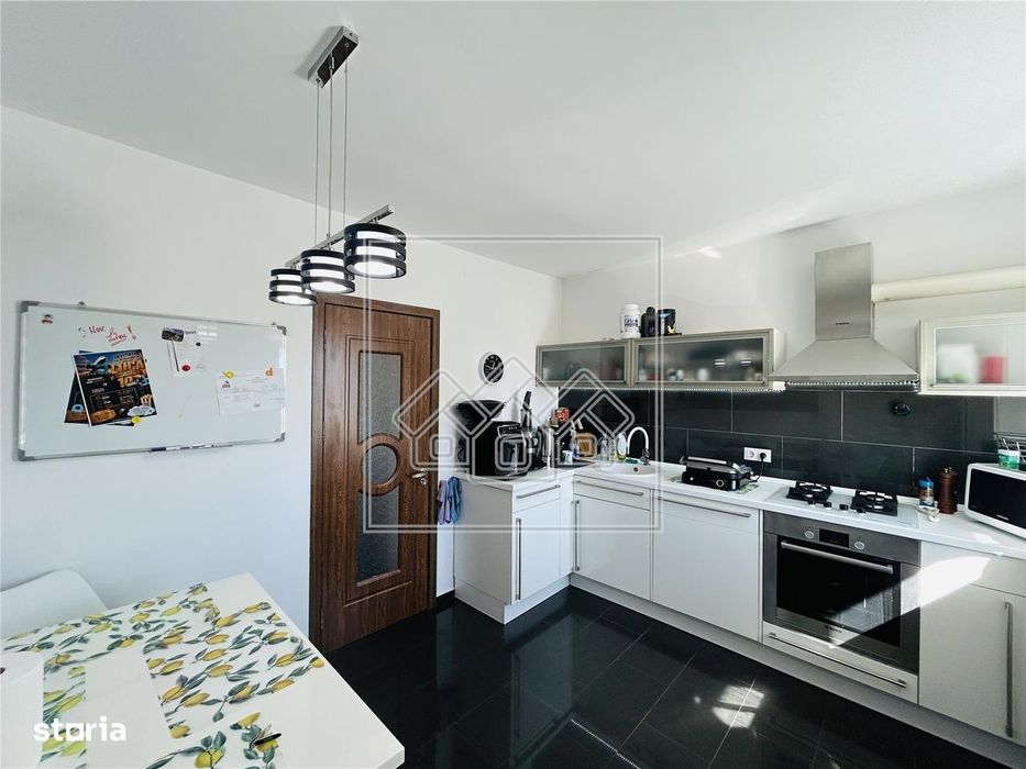 Ap cu 3 camere, 2 bai, etaj 47 - Zona Turnisor