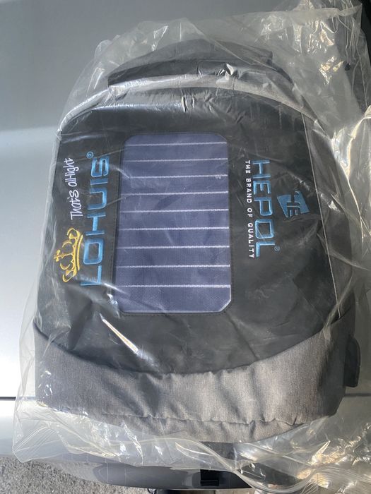 Rucsac cu panou solar, incarcare usb pentru telefoane