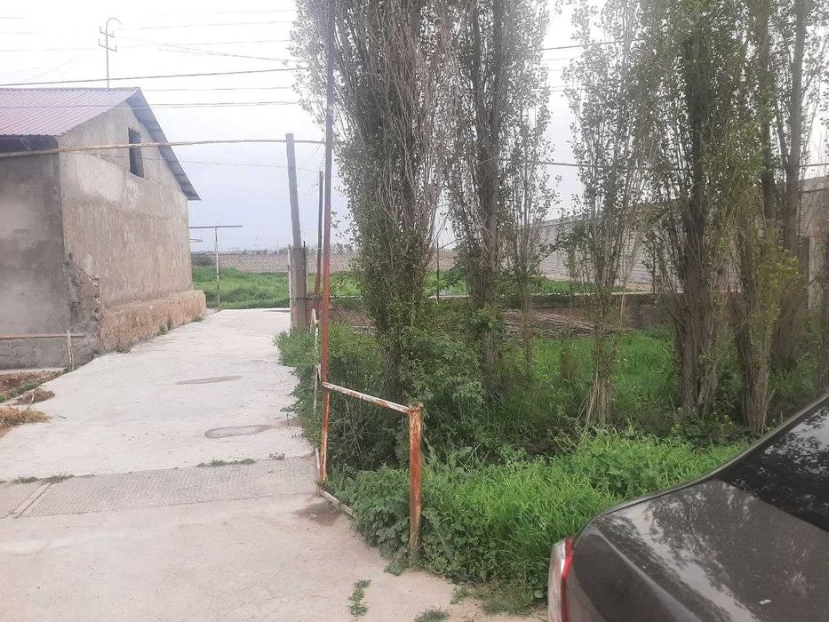 Қибрай туманида барча шароитларга эга сув бўйида ер майдони сотилади.