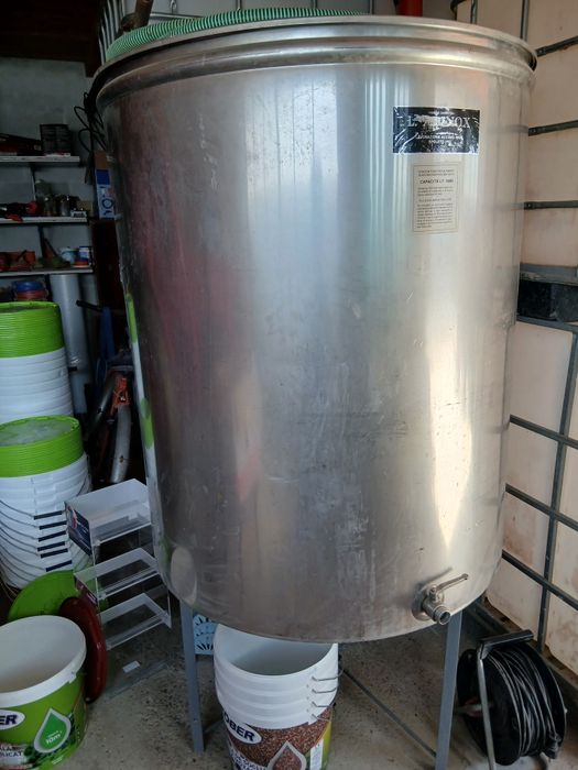 Vand butoi inox pentru  vin de 1000 litri
