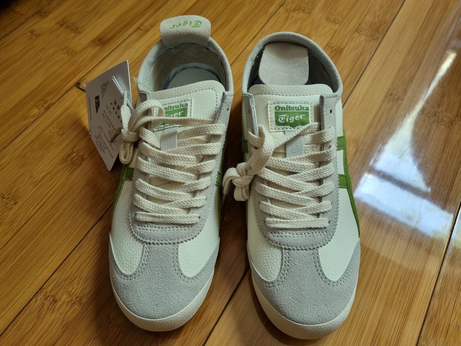 Продам кроссовки