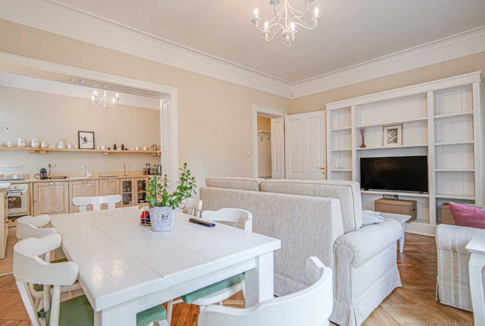 Дава се под наем Двустаен апартамент в Пловдив, Център - 80 кв.м за 448.8 € - Снимка #1