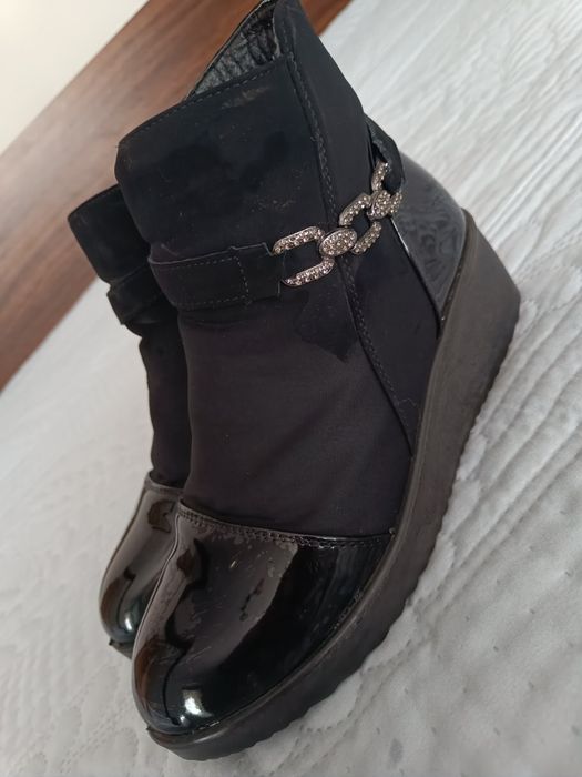 Дамски черни боти