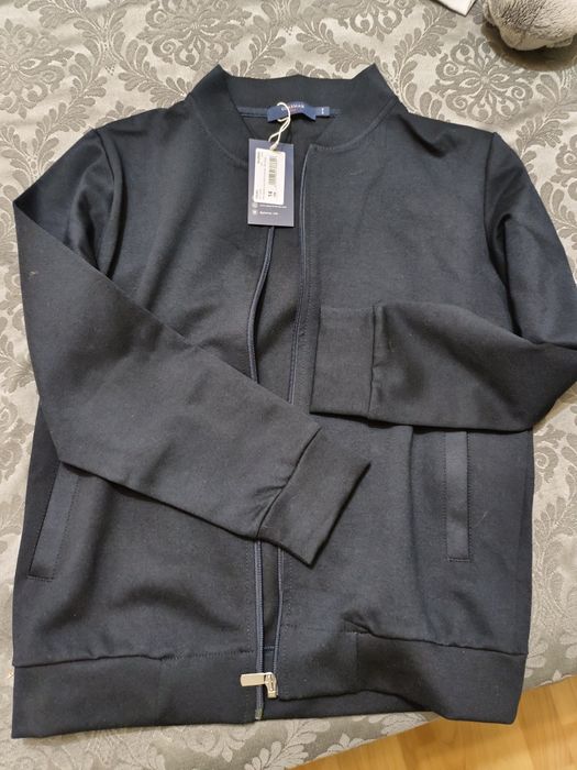 Продам бомбер (школьная кофта) новый