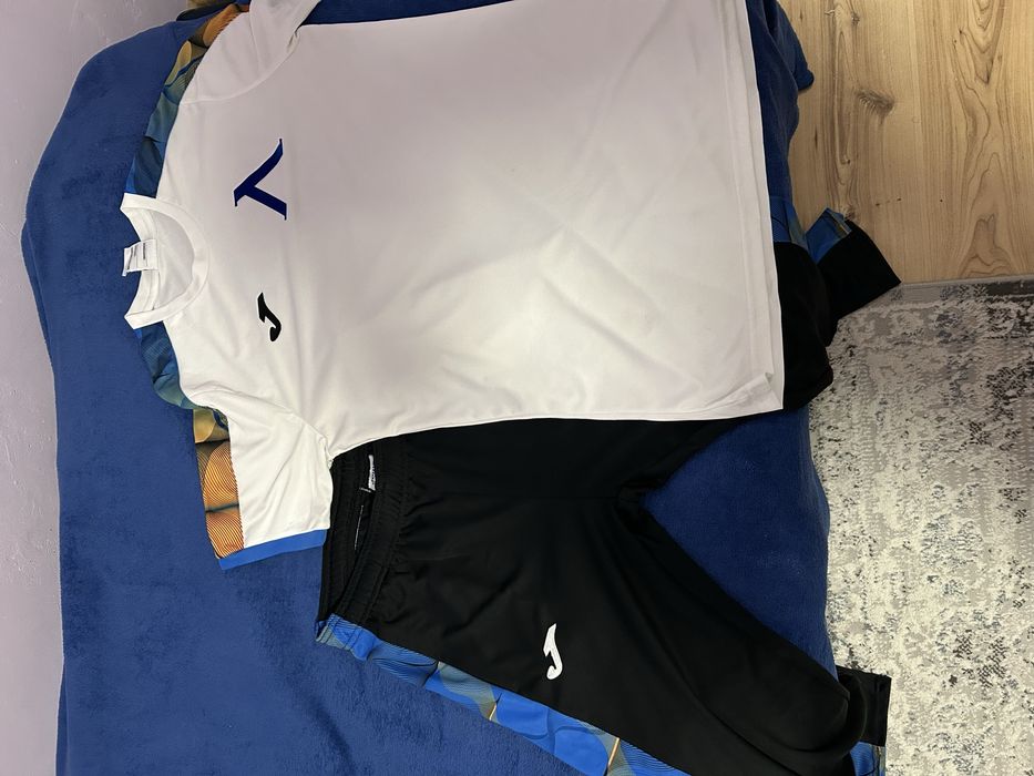 Официални дрехи на Левски