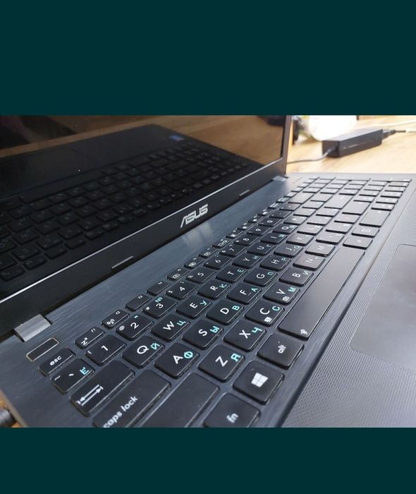 Noutbok Asus sotiladi