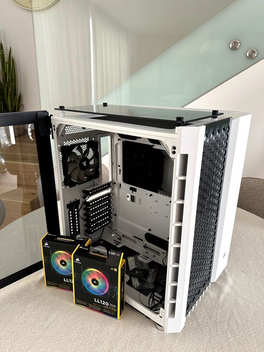 Carcasa Crystal Series 680X RGB + 2 Extra Ventilatoare RGB