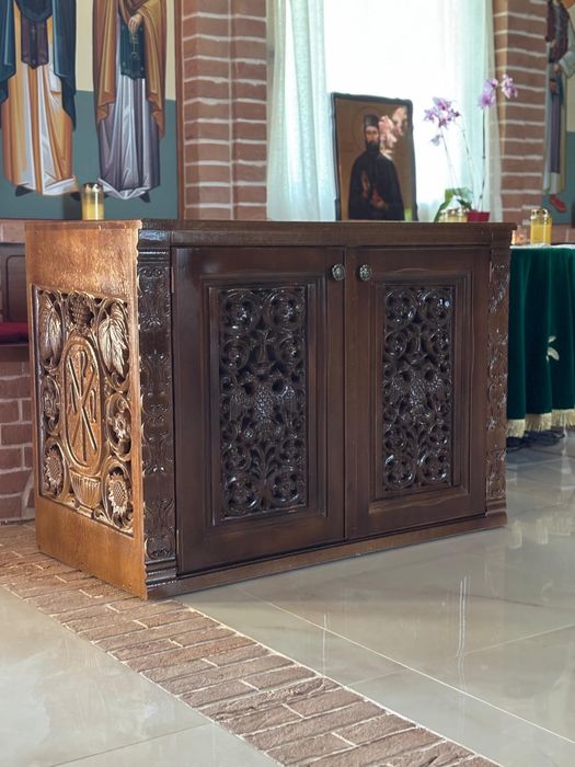 Iconostasul wow    lemn stejar