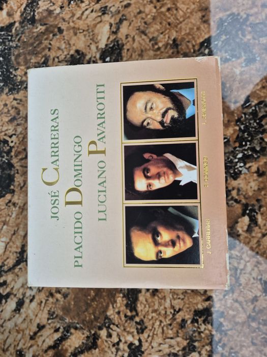 Vand Lot 20 CD cu muzică clasică mixta 

- Tot lotul de 24 CD cu muzic