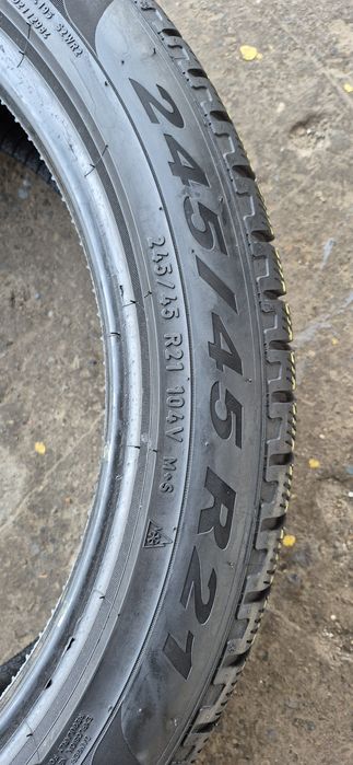 2 anvelope iarna Pirelli 245/45/21,dot 2020.Pretul este pe bucata