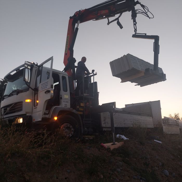 Placi de gard cu armatura de fier, ofer transport cu macara