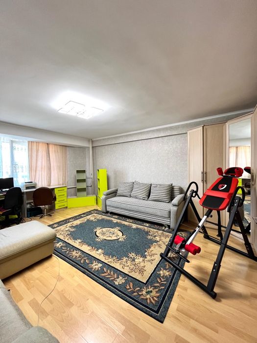 Продам просторную 2-х комнатную квартиру 85м.кв. Казыбек Би 7/4.