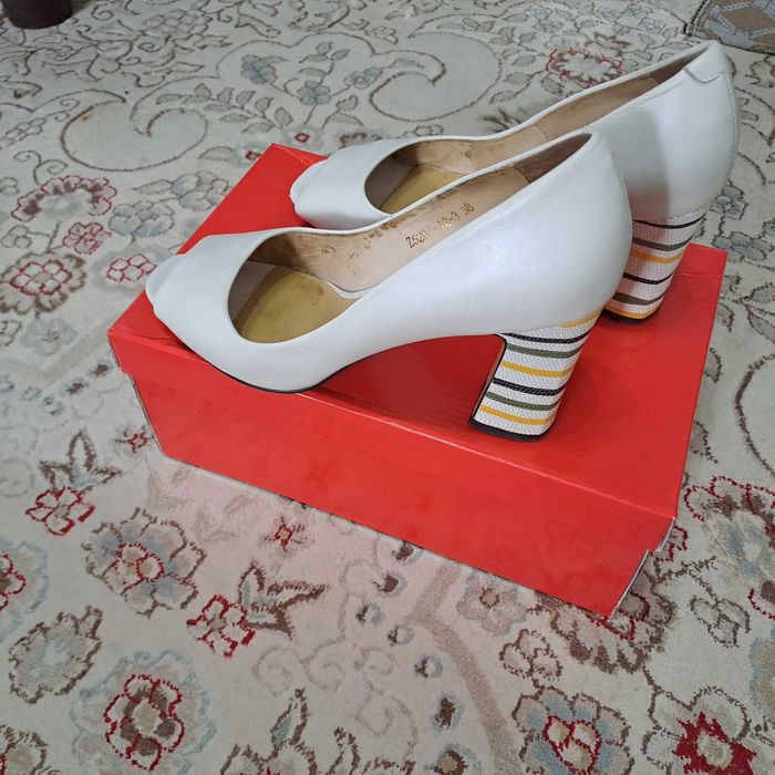 Белые туфли красивые