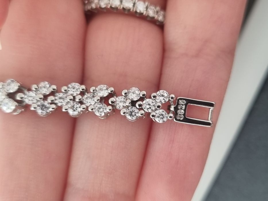 Дамска сребърна гривна