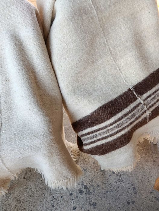 Продавам ръчно тъкани вълнени одеала чисто нови