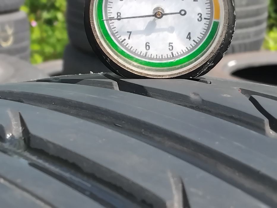 Гуми 225 45 19 Бриджстоун Bridgestone 2 броя - нов внос. Не са нови! Посочената цена е за един брой гума.