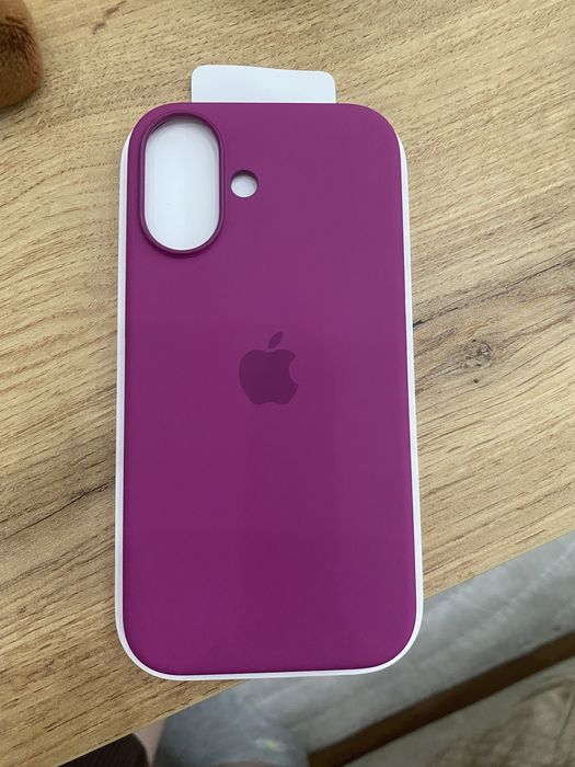 чисто нов калъф. Iphone 16