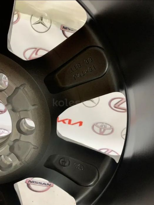Диск новый оригинал литые R18