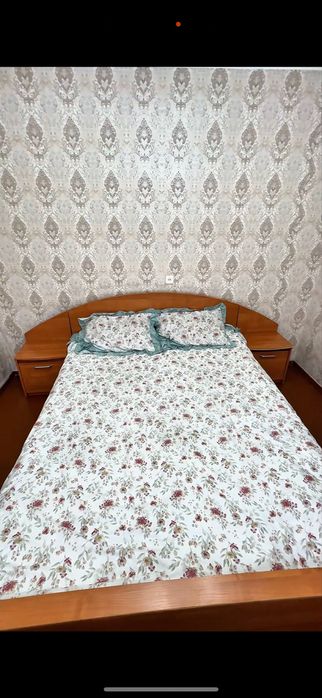 Продам кровать и тумбы