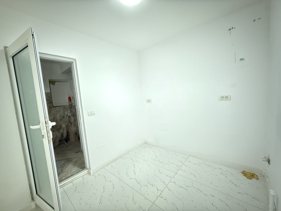 Inchiriez spatiu comercial central