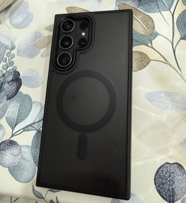 Продаю Samsung S23 Ultra.