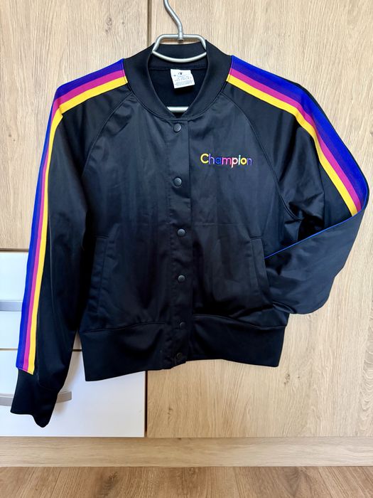Сет бомбър яке + къси панталонки Champion