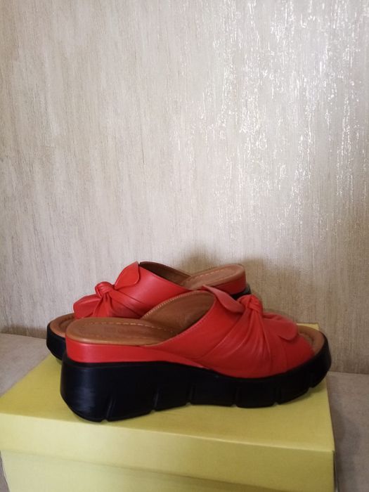 Продам натуральные кожаные сабы