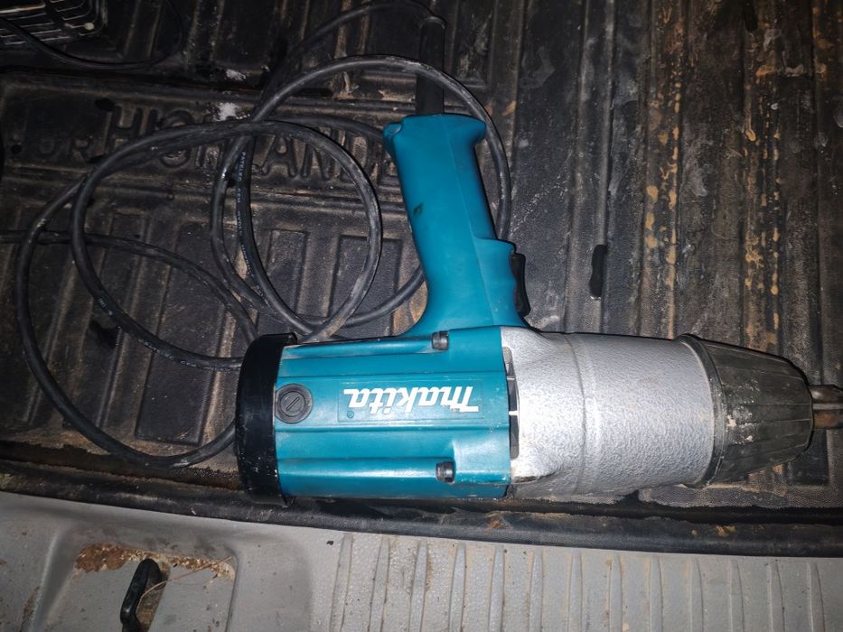 Болтавертты проводной почти новый