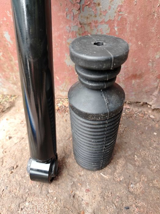 Задняя стойка Мицубиси галант.