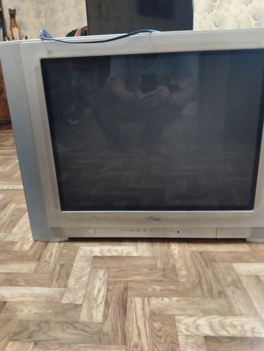 Продам телевизор диоганаль 70см.