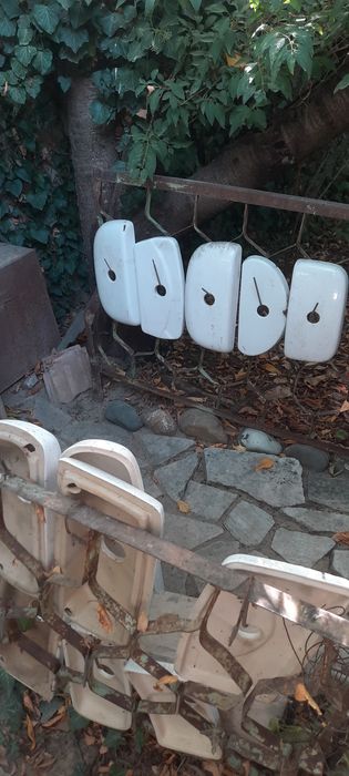 Продаются унитазы бачки и крышки от бочков