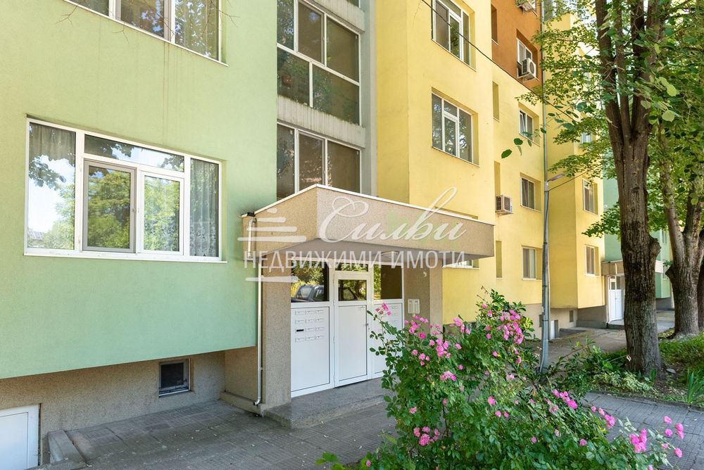 Продава се Двустаен апартамент в Шумен, Тракия - 60 кв.м за 1573 €/кв.м - Снимка #1