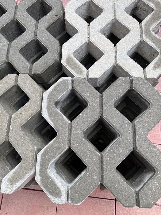 Dală beton PETRA grilaj gri 40x40x8 cm