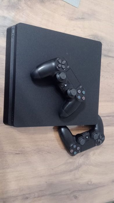 Продам PlayStation 4